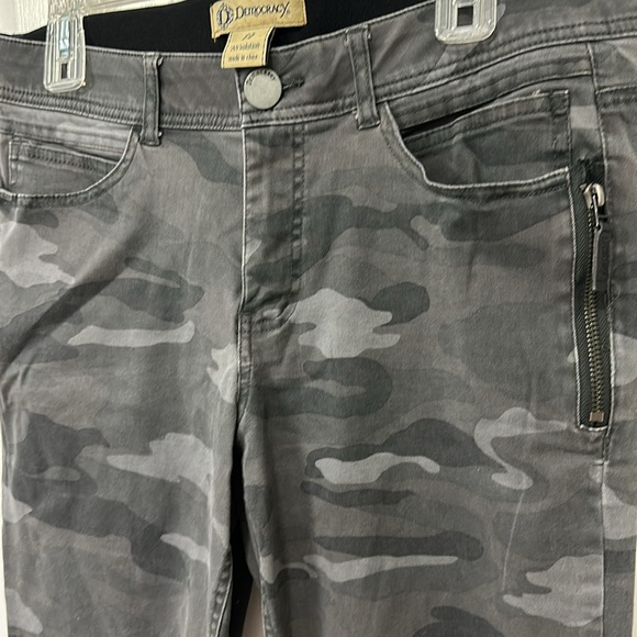 Democracy women’s size 12 Ab Solution Gray camo jeans - Picture 3 of 7